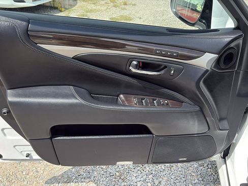 Used 2013 Lexus LS 460 w/ Comfort Pkg RWD image 32