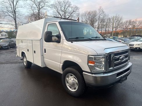 Used 2016 Ford E-350 and Econoline 350 Super Duty w/ Power Windows & Locks Group image 9