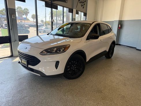 Used 2020 Ford Escape SE Sport FWD image 3