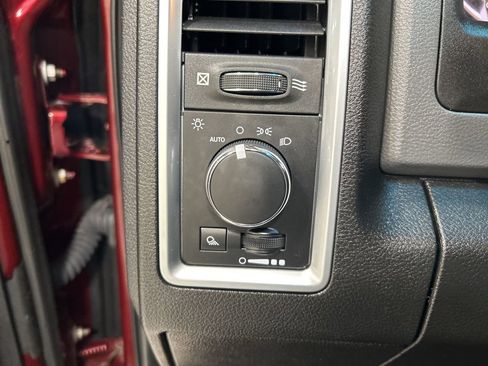 Used 2019 RAM 1500 Classic SLT image 14