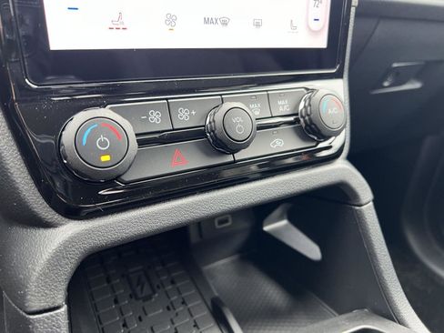 New 2025 Ford Ranger XLT w/ Equipment Group 301A High image 34