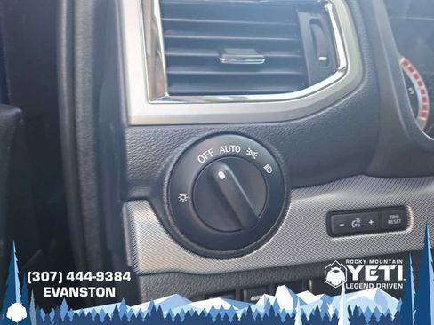 Used 2019 Nissan Titan PRO-4X w/ Pro-4x Convenience Package image 28