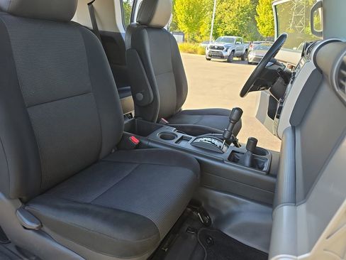 Used 2013 Toyota FJ Cruiser 4WD image 11