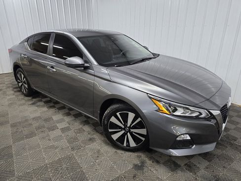 Used 2022 Nissan Altima 2.5 SV w/ SV Premium Package image 7