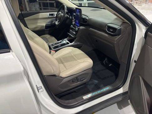 Used 2022 Ford Explorer Platinum w/ Equipment Group 601A image 38