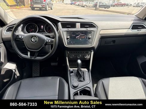 Used 2019 Volkswagen Tiguan SE w/ Panoramic Sunroof Package AWD/4WD image 9