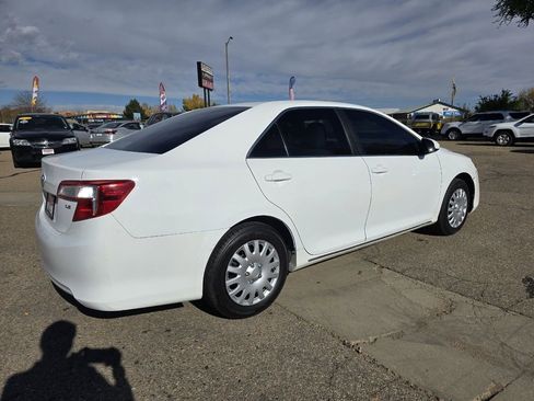 Used 2013 Toyota Camry LE image 3