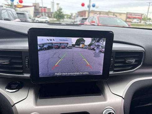 Used 2022 Ford Explorer XLT w/ Equipment Group 202A AWD/4WD image 32