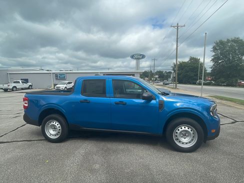 New 2025 Ford Maverick XL image 3