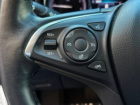 Used 2019 Buick Envision Essence FWD image 16