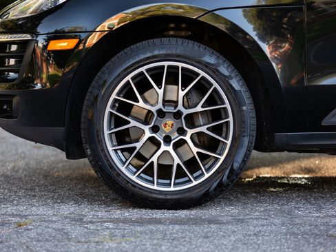 Used 2018 Porsche Macan Sport Edition image 12