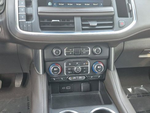 Used 2023 Chevrolet Suburban Z71 w/ Luxury Package image 28