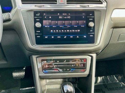 Used 2023 Volkswagen Tiguan SE image 23