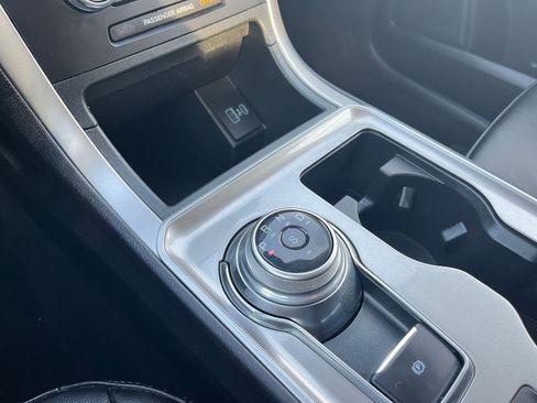 Used 2024 Ford Edge SEL image 42