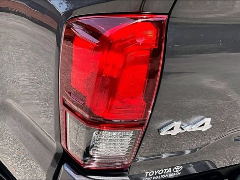 Used 2022 Toyota Tacoma SR5 AWD/4WD image 20