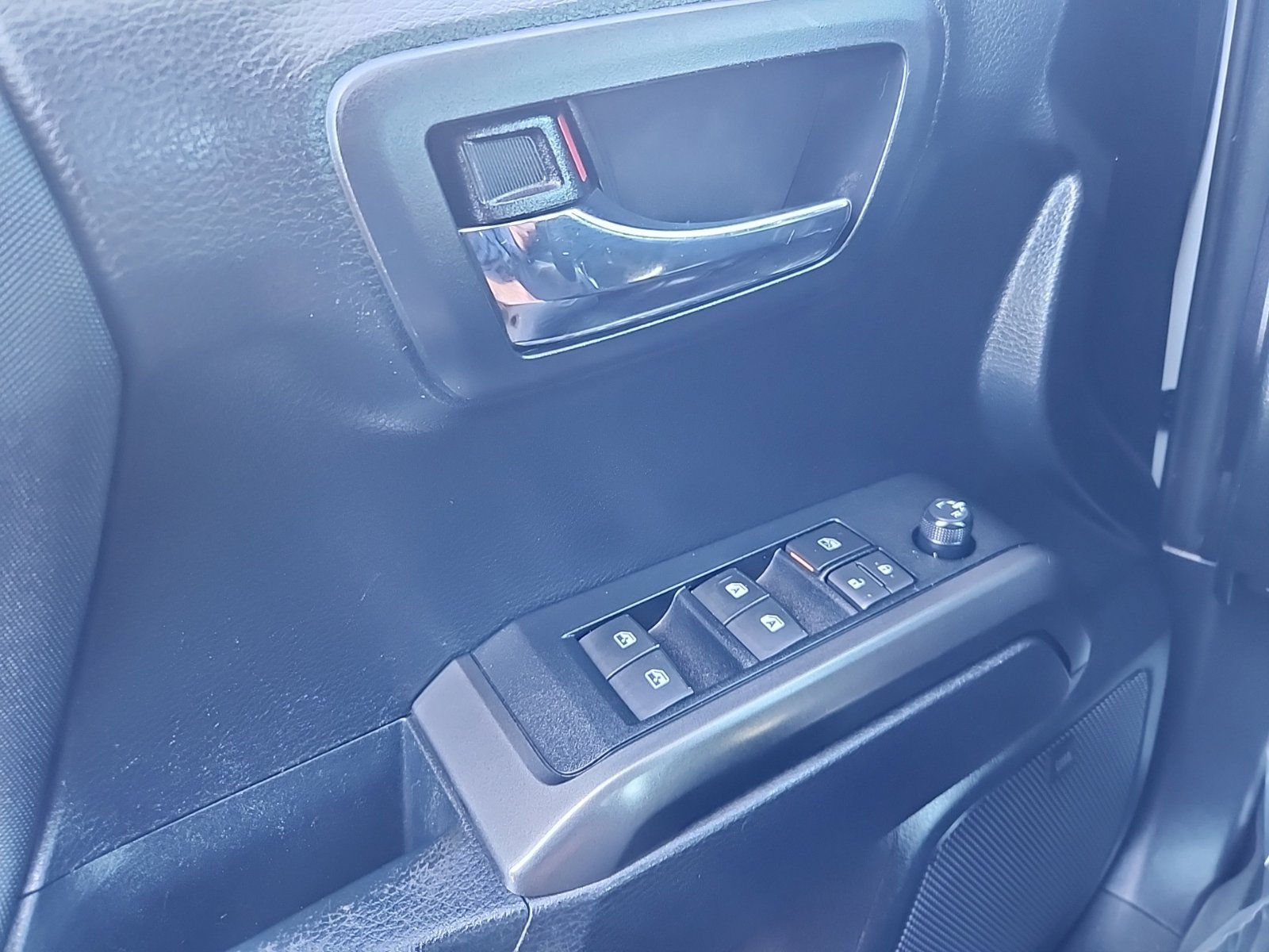 Used 2019 Toyota Tacoma TRD Sport AWD/4WD image 32