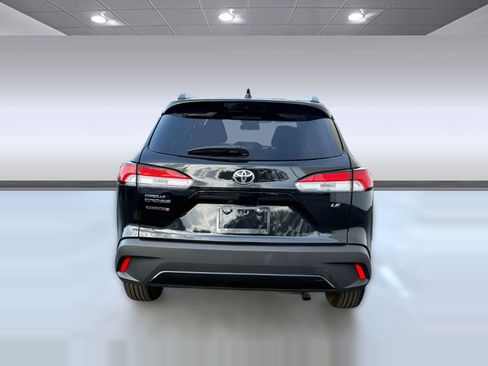 Used 2025 Toyota Corolla Cross LE image 9