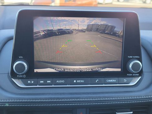 Used 2023 Nissan Rogue SV image 31