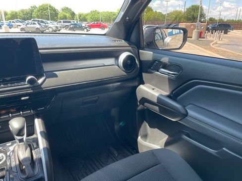Used 2024 Chevrolet Colorado LT w/ LT Convenience Package AWD/4WD image 15