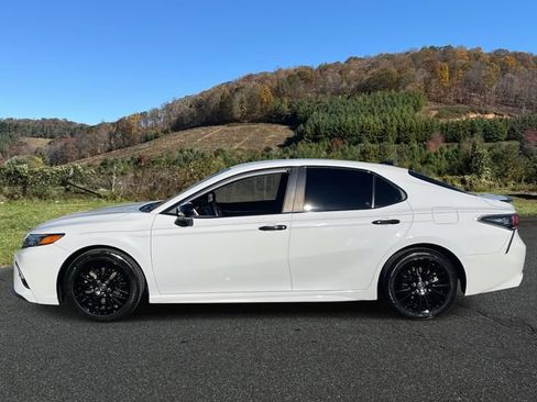 Used 2019 Toyota Camry SE image 4