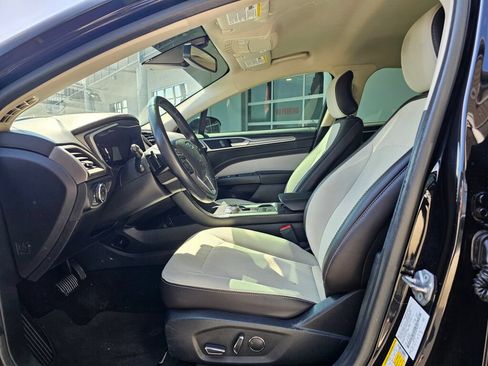 Used 2019 Ford Fusion SE w/ Equipment Group 151A FWD image 18