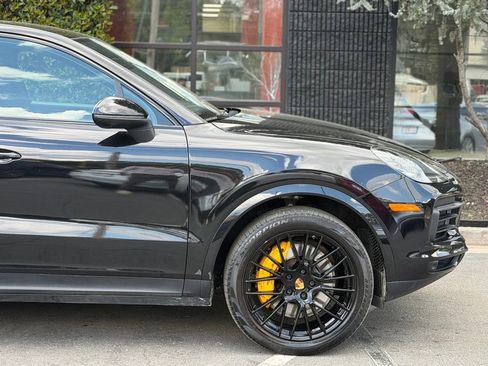 Used 2021 Porsche Cayenne Coupe image 23