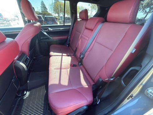 Used 2023 Lexus GX 460 Premium w/ Premium Package image 5