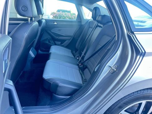 Used 2025 Volkswagen Jetta SE image 37