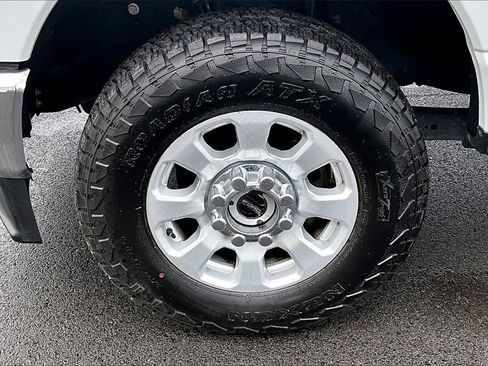 Used 2024 Ford F350 XLT image 9