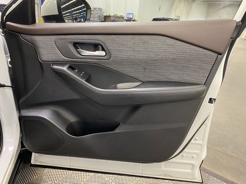 Used 2023 Nissan Rogue SV image 14