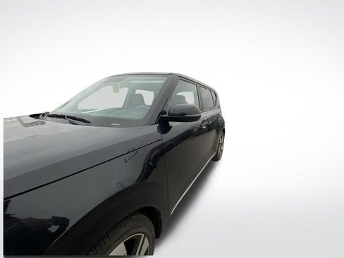 Used 2024 Kia Soul GT-Line w/ GT-Line Technology Package image 2
