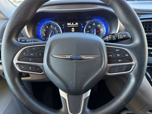 Used 2020 Chrysler Pacifica Touring image 31
