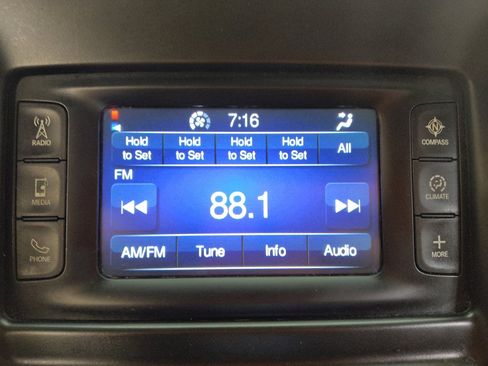 Used 2015 Chrysler 200 Limited FWD image 25