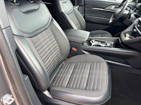 Used 2025 Ford Explorer ST-Line image 13