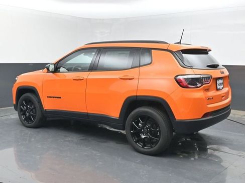 Used 2026 Jeep Compass Latitude AWD/4WD image 3