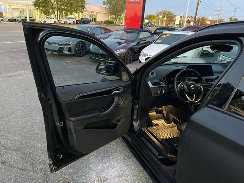 Used 2019 BMW X1 xDrive28i w/ Convenience Package image 11