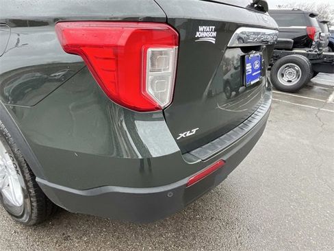 Used 2023 Ford Explorer XLT image 10