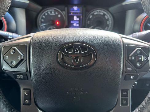 Used 2018 Toyota Tacoma TRD Sport RWD image 24