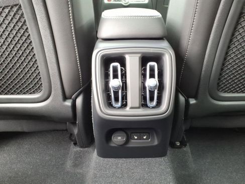 Certified 2023 Volvo XC40 B5 Plus w/ Climate Package image 22