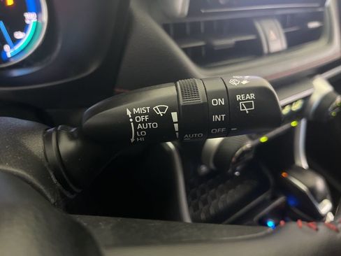 Used 2023 Toyota RAV4 SE w/ Weather & Moonroof Package image 65