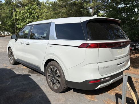 Used 2024 Kia Carnival EX FWD image 6