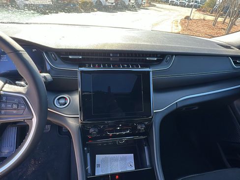 New 2025 Jeep Grand Cherokee L Altitude image 28