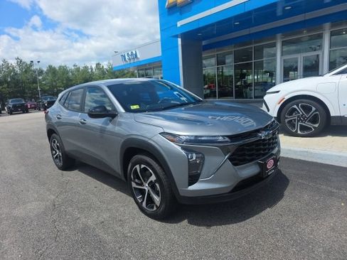 Used 2024 Chevrolet Trax RS FWD image 1