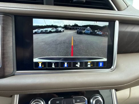 Used 2024 GMC Yukon XL Denali RWD image 17