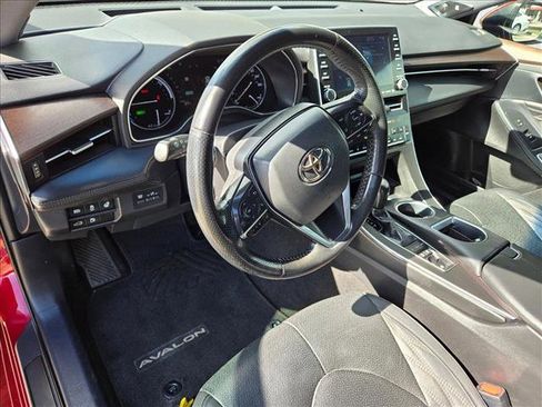 Used 2021 Toyota Avalon Limited image 10