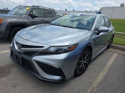 Used 2023 Toyota Camry SE FWD image 1