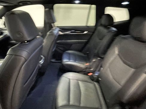 Used 2025 Cadillac XT6 Premium Luxury image 24