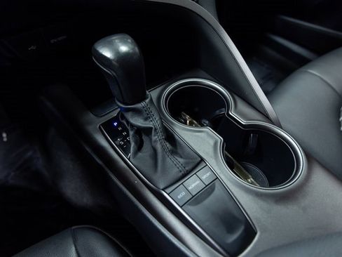 Used 2023 Toyota Camry SE image 19