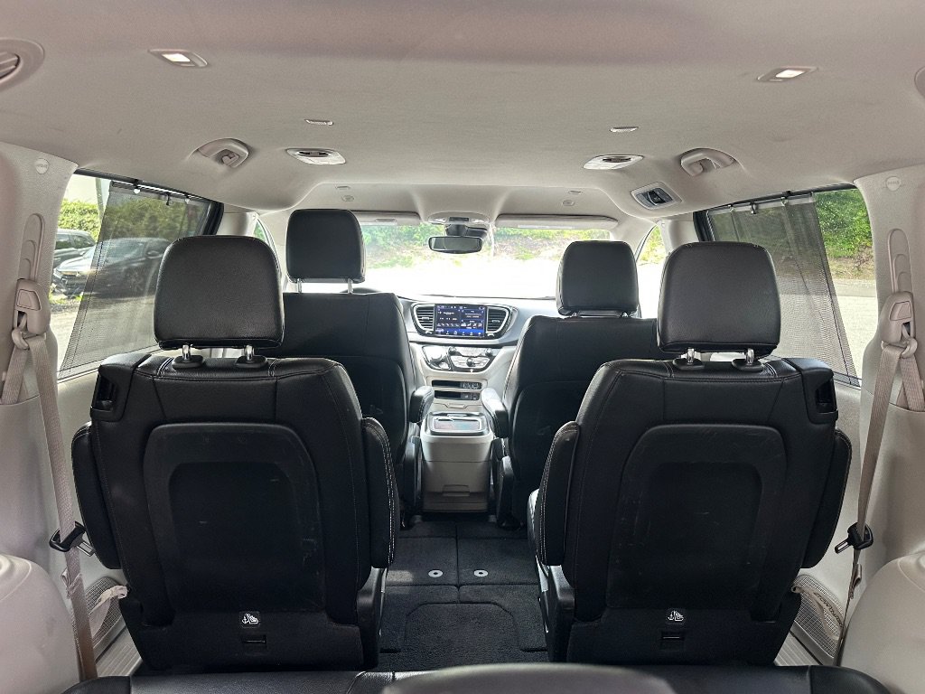 Used 2022 Chrysler Pacifica Touring-L FWD image 34