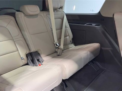 Used 2024 Lincoln Navigator Premiere image 18
